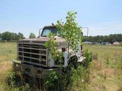 1986 TRACTOR TRUCK, INTERNATIONAL, VIN 1HSITG4N0GHA39416, 5TH WHEEL *NO KEY - CONDITION UNKNOWN* *Located Outside*
