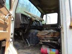 1986 TRACTOR TRUCK, INTERNATIONAL, VIN 1HSITG4N0GHA39416, 5TH WHEEL *NO KEY - CONDITION UNKNOWN* *Located Outside*