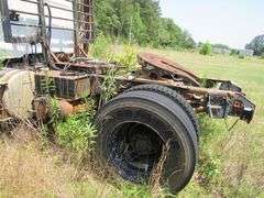 1986 TRACTOR TRUCK, INTERNATIONAL, VIN 1HSITG4N0GHA39416, 5TH WHEEL *NO KEY - CONDITION UNKNOWN* *Located Outside*