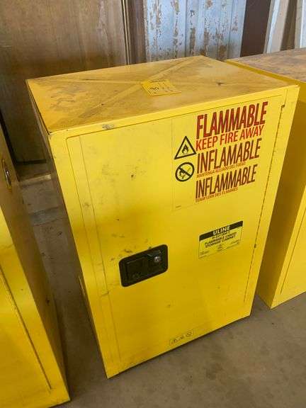 12 gal flammable cabinet with 1 adjustable shelf