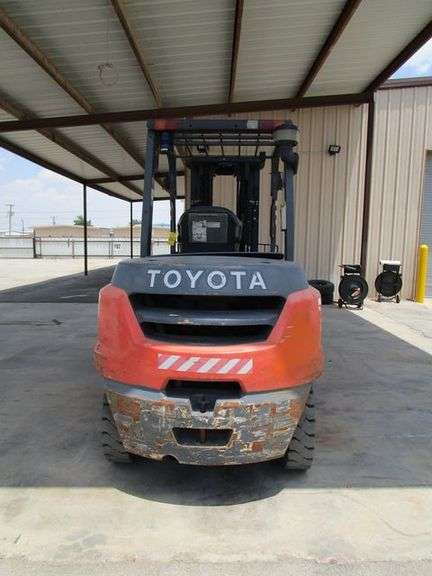 TOYOTA DIESEL FORKLIFT TRUCK MDL. 8FD45U, S/N 10712, 8,000 LB CAPACITY, HOURS READ 6096.0, SOLID CUSHION TIRES, TRIPLE MAST, 187" LIFT HEIGHT, SIDE SHIFT, TILT, ADJUSTABLE FORKS, 8' HEAVY DUTY FORKS, STARTS & OPERATES AS OF 5/30