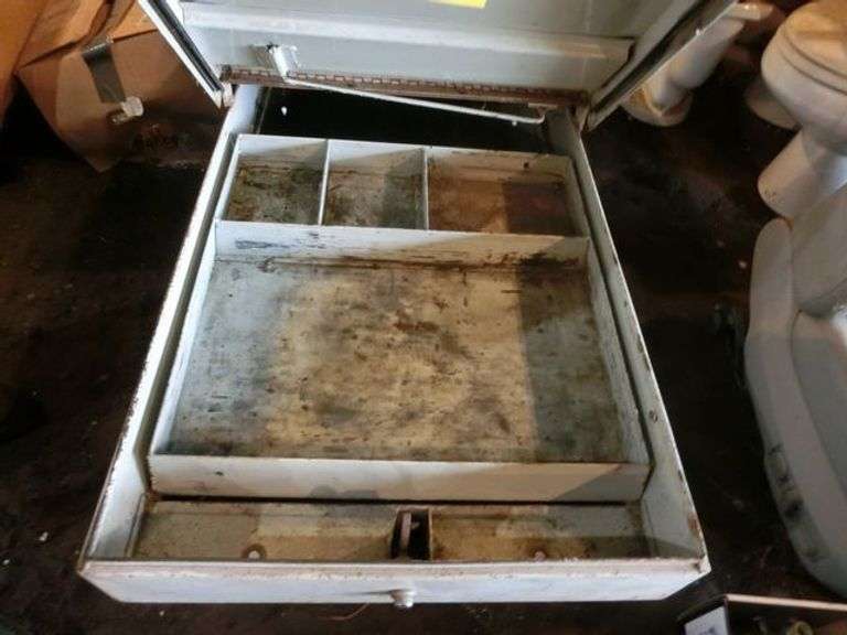 White Toolbox For Truck As Shown Bottom Is 63 Wide Top Is 70 Wide