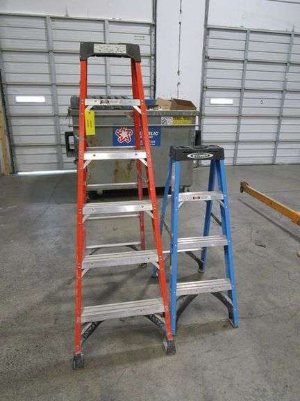 LOT, (1) WERNER 6' FIBERGLASS STEP LADDER & (1) WERNER 4' FIBERGLASS STEP LADDER