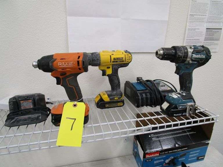 LOT, (1) MAKITA XPH12 18V DRILL W/BATTERY & CHARGER, (1) DEWALT DCD771 20V DRILL W/BATTERY & (1) RIDGID R86002 18V DRILL W/BATTERY & CHARGER