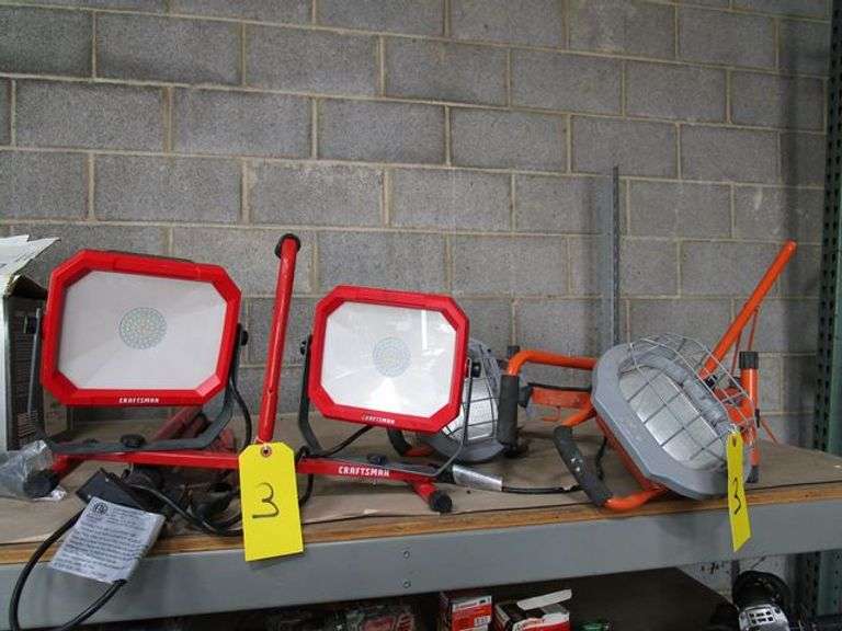 LOT, (1) CRAFTSMAN DUAL HEAD LED WORK LIGHT WITH STAND AND (1) HDX DUAL HEAD WORK LIGHT WITH STAND
