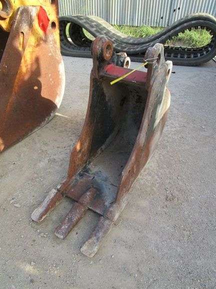 **Removed from Auction, We apologize for any inconvenience**  CAT 12" BUCKET