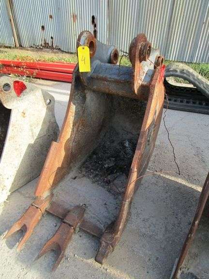 STRICKLAND 24" BUCKET