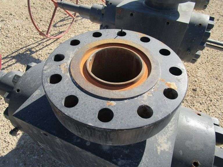 7-1/16" MANUAL GATE VALVE STYLE FLSR   (sold 3x the money)