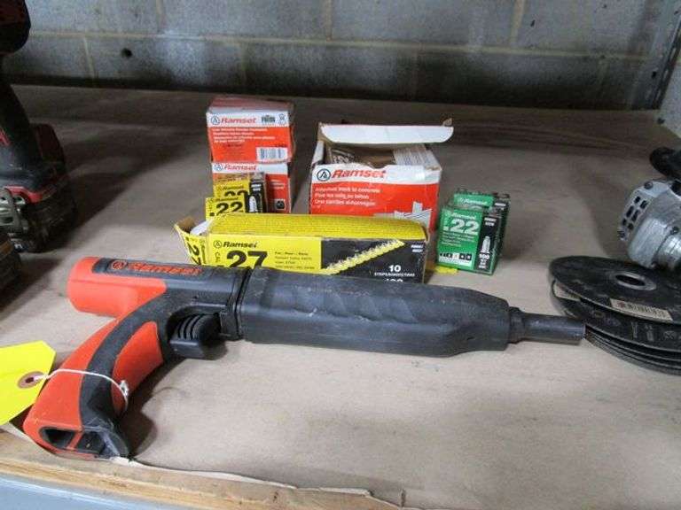 RAMSET POWDER FASTENING GUN MDL MASTER SHOT WITH ASSORTED FASTENERS