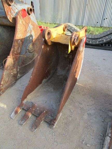 17" BUCKET