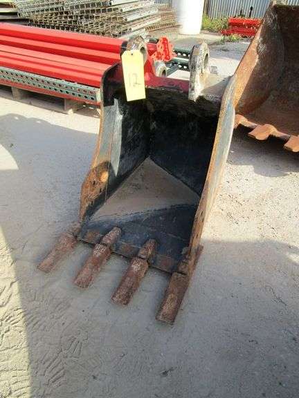 **Removed from Auction, We apologize for any inconvenience**  CAT 18" BUCKET