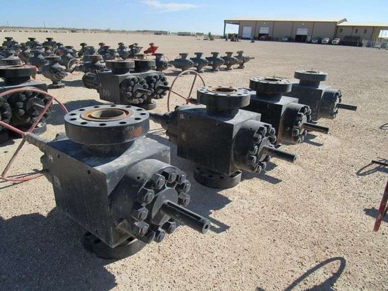7-1/16" MANUAL GATE VALVE STYLE FLSR   (sold 4x the money)