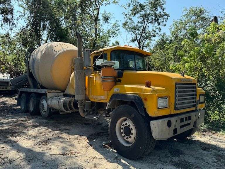**Removed from Auction, We apologize for any inconvenience**  2001 MACK CONCRETE MIXER MODEL RD690S VIN 1M2P64C91M033777, *LOCATED IN HOUSTON, TX