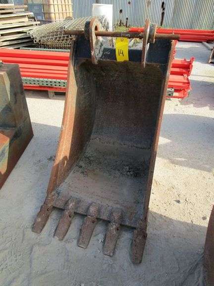 CAT 24" BUCKET