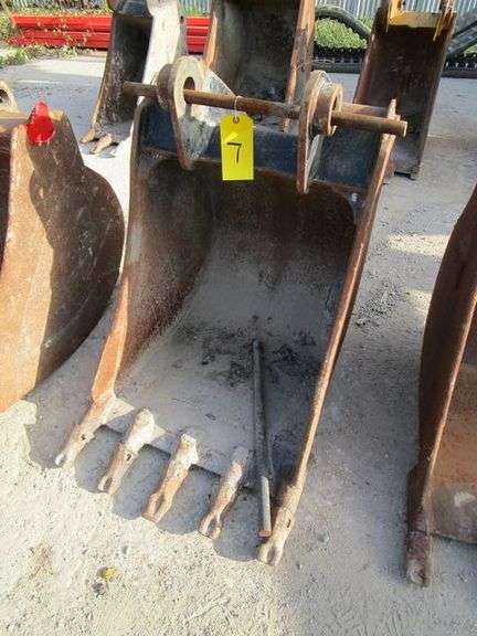 CAT 24" BUCKET