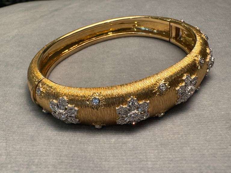 18 KARAT BRUSHED GOLD BANGLE WITH 1.16 CARAT DIAMONDS