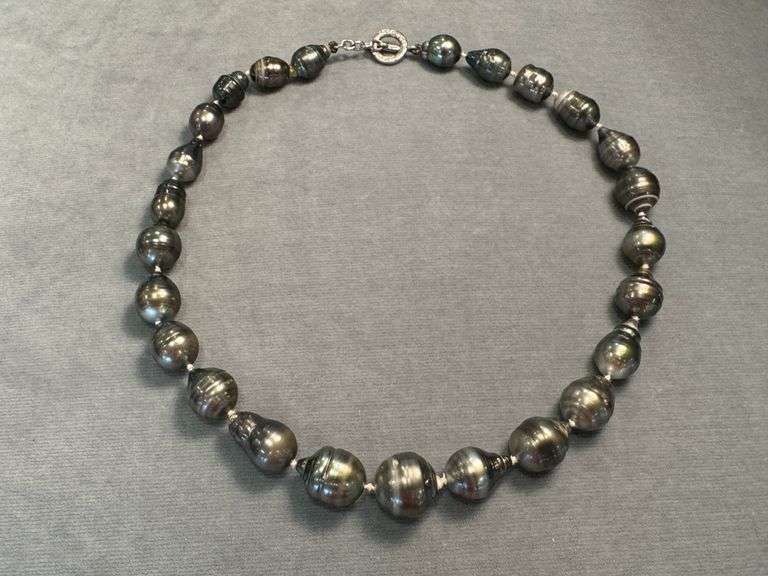STRAND OF LADIES BLACK BAROQUE CULTURED PEARLS