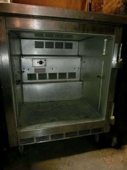 BEVERAGE-AIR REFRIGERATOR/FREEZER *DOES NOT WORK, NO DOOR* SOLD AS IS