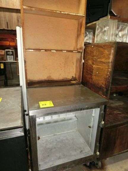 BEVERAGE-AIR REFRIGERATOR/FREEZER *DOES NOT WORK, NO DOOR* SOLD AS IS