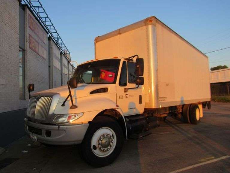 INTERNATIONAL 4300 DT466 BOX TRUCK VIN 1HTMMAALX6H216651 DIESEL ENGINE, AUTO TRANSMISSION *NO BATTERIES - UNABLE TO READ MILEAGE* MISSING CATALECTIC CONVERTER AND MORE, APPROX. 26' MORGAN BOX, ROLL-UP DOOR ON BOX IS DAMAGED, POWERED LIFT GATE, BOX S/N MTX05VB17429006 MDL GV5D10324102 *MISSING IGNITION SWITCH AND RADIO - CONDITION UNKNOWN*