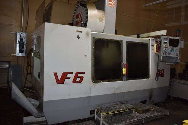 2000 HAAS VF6 CNC MILLING CENTER, 30 HP, HIGH TORQUE, S/N 20869, CHIP TOTE CONVEYOR, WITH VISE