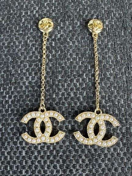 CHANEL CC DESIGN DUAL SIDED DANGLE EARRINGS