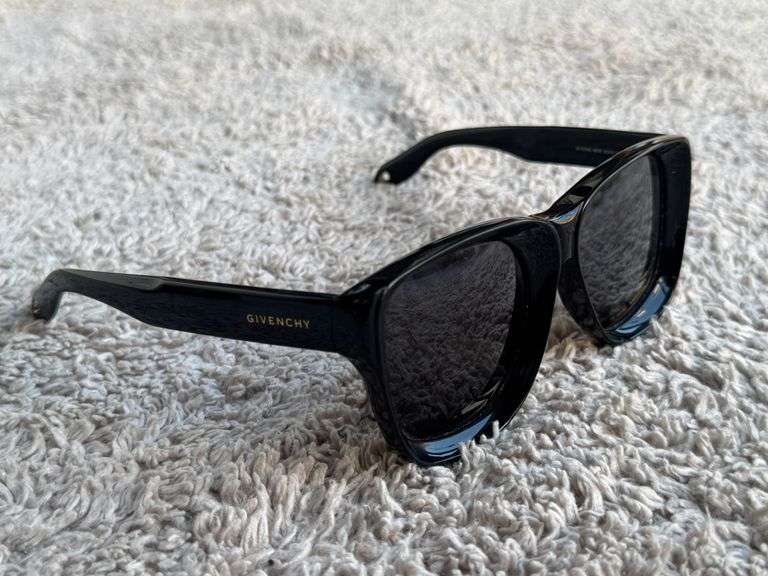 GIVENCHY WOMEN'S BLACK SUNGLASSES GV7074/S 8071R SIZE 52-19-45