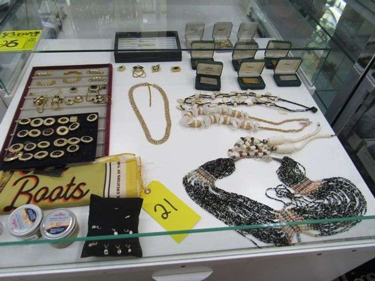 LOT, ITEMS IN DISPLAY CABINET INCLUDING ASSORTED PINS, NECKLACES, CUFF LINKS AND MONEY CLIPS