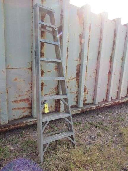 8' FIBERGLASS LADDER