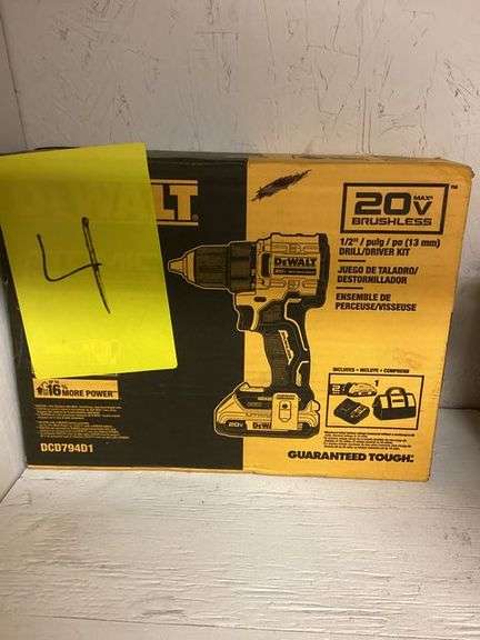 DEWALT 1/2" DRILL / DRIVER KIT - DCD794D1