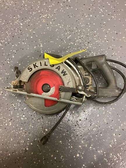 SKILLSAW WORM DRIVE CIRCULAR SAW - SPT77W - USED
