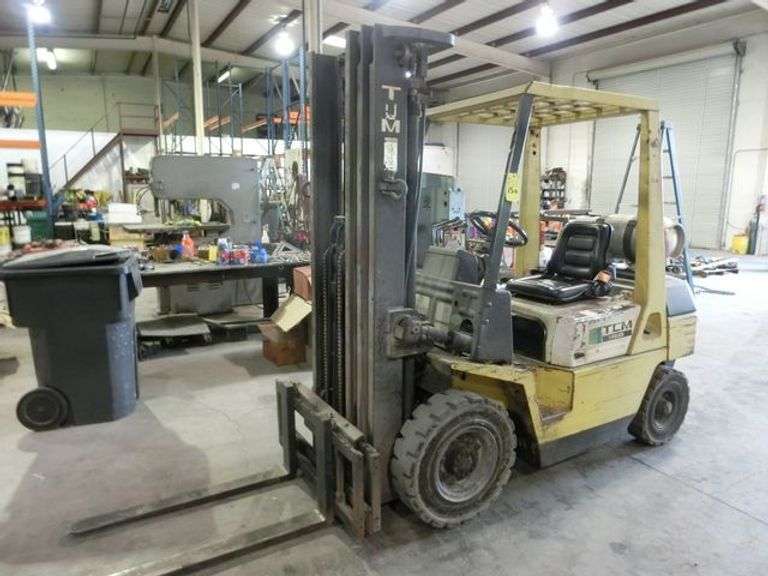 TCM FORKLIFT FG25 5,000-LB CAPACITY LPG TRIPLE MAST CUSHION TIRES, HOURS NOT READABLE, SIDE SHIFT, STARTS AND RUNS AS OF 11/18/2025 * NEEDS BRAKE WORK AND HARD TO START (DELAYED PICKUP)