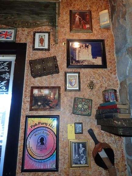 LARGE ASSORTMENT OF WALL ART DÉCOR