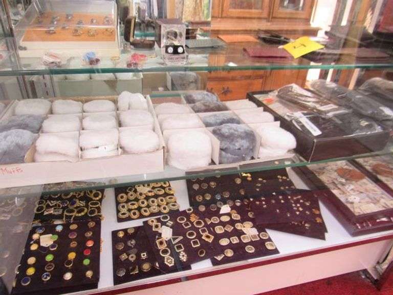 LOT, CONTENTS INSIDE DISPLAY CABINET INCLUDING EAR MUFFS, ASSORTED EARRINGS, WALLETS AND RINGS