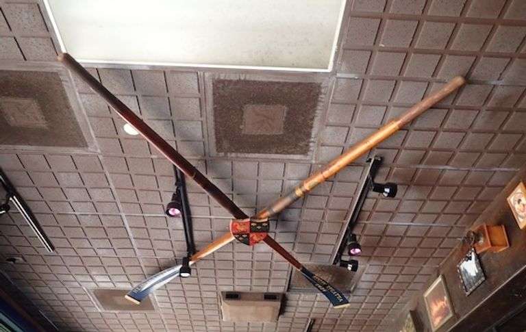 1934 HENLEY REGATTA / HEAD OF RIVER 1935 WOODEN OARS W/ CREST