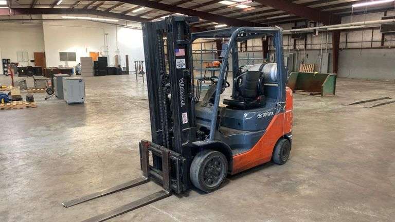Toyota 8FGCU25 Forklift Truck, LP, 5000 lbs Capacity, 5577 hours