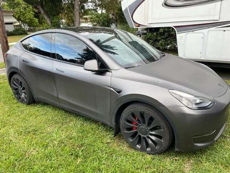 2021 Tesla Model Y Electric SUV - VIN 5YJYGDEF7MF267064