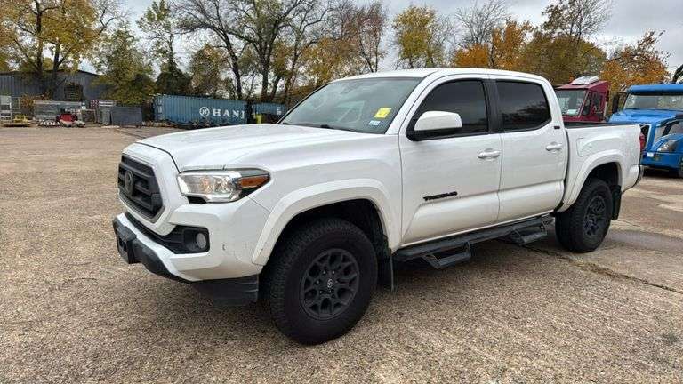 2017 Toyota Tacoma V6 4WD, 202K Miles - VIN: 5TFAZ5CN8MX109754