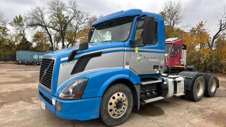Volvo VNL Semi-Truck, D13 Engine, 571k Miles, VIN 4V4NC9EHXGN937505