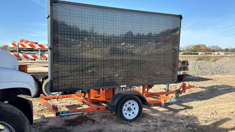 Wanco Message Sign Wanco WTMMB Portable Variable Message Sign Trailer, 2022, Solar-Powered ...