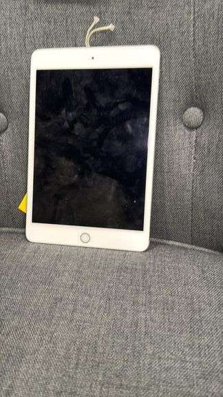 **Removed from Auction** Apple iPad Mini 4, Model A1538, 7.9" Display, Silver