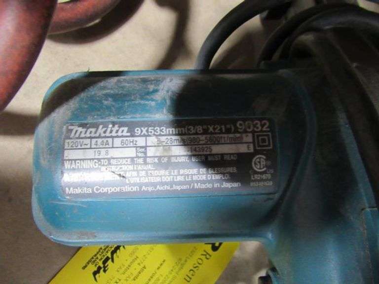 (1) ELECTRIC BELT SANDER MAKITA 9032 AND (1) PNEUMATIC RIVET GUN ...