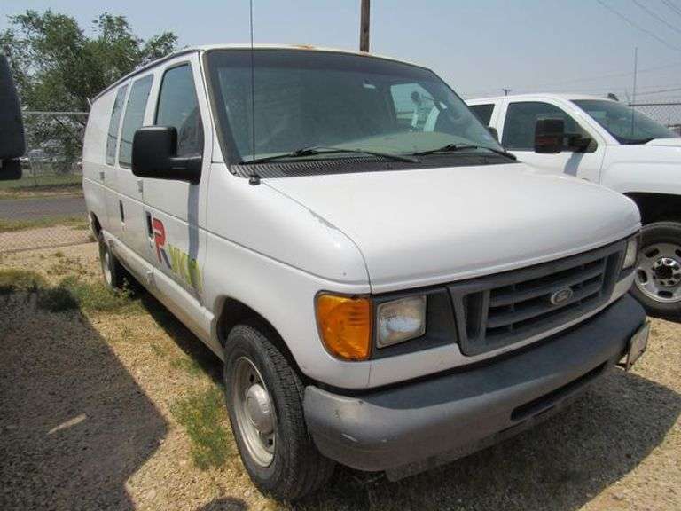 2005 FORD E150 CARGO VAN VIN 1FTRE14W15HB76347