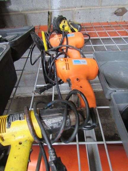 LOT, (3) ELECTRIC DISC SANDERS AND (1) ELECTRIC WAGNER HEAT GUN