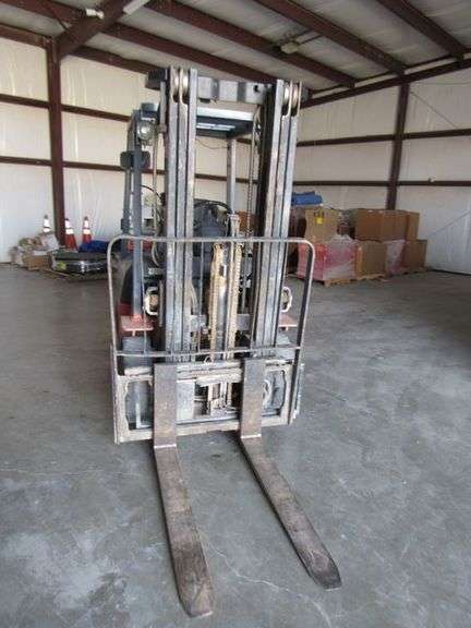 TOYOTA FORKLIFT MDL 7FGU25 S/N 80495