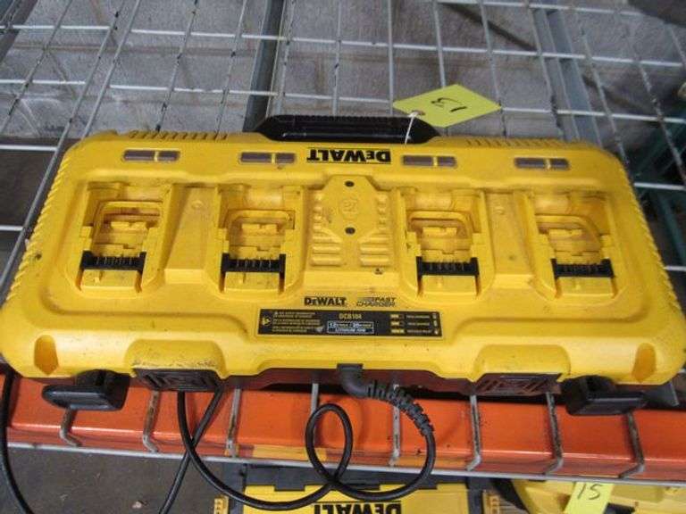BATTERY CHARGER DEWALT DCB104, 4-PORT
