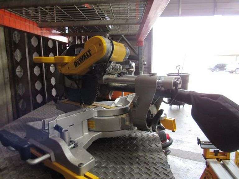 DEWALT Bevel Slide Miter Saw DWS779