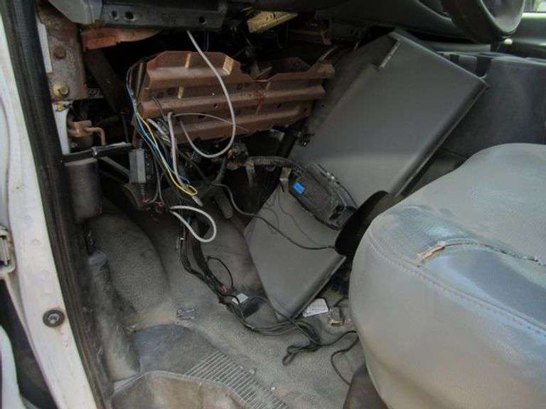 2005 FORD E150 CARGO VAN VIN 1FTRE14W15HB76347