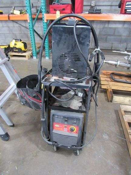 LOT, (1) 90-AMP FLUX WIRE WELDER CHICAGO ELECTRIC, (1) WELDING CART AND (1) NORTHERN INDUSTRIAL WIRE FEED WELDER FLUX CORE 125