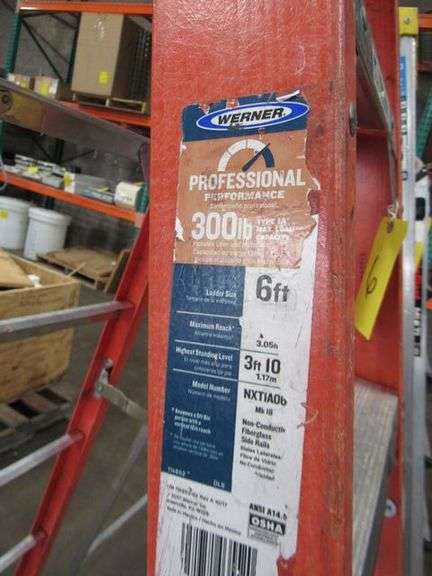 WERNER 6' FIBERGLASS LADDER